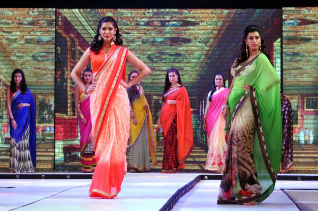 बेंगलुरू फैशन फेम सीजन 1: साड़ियों में नज़र आई मॉडल्स